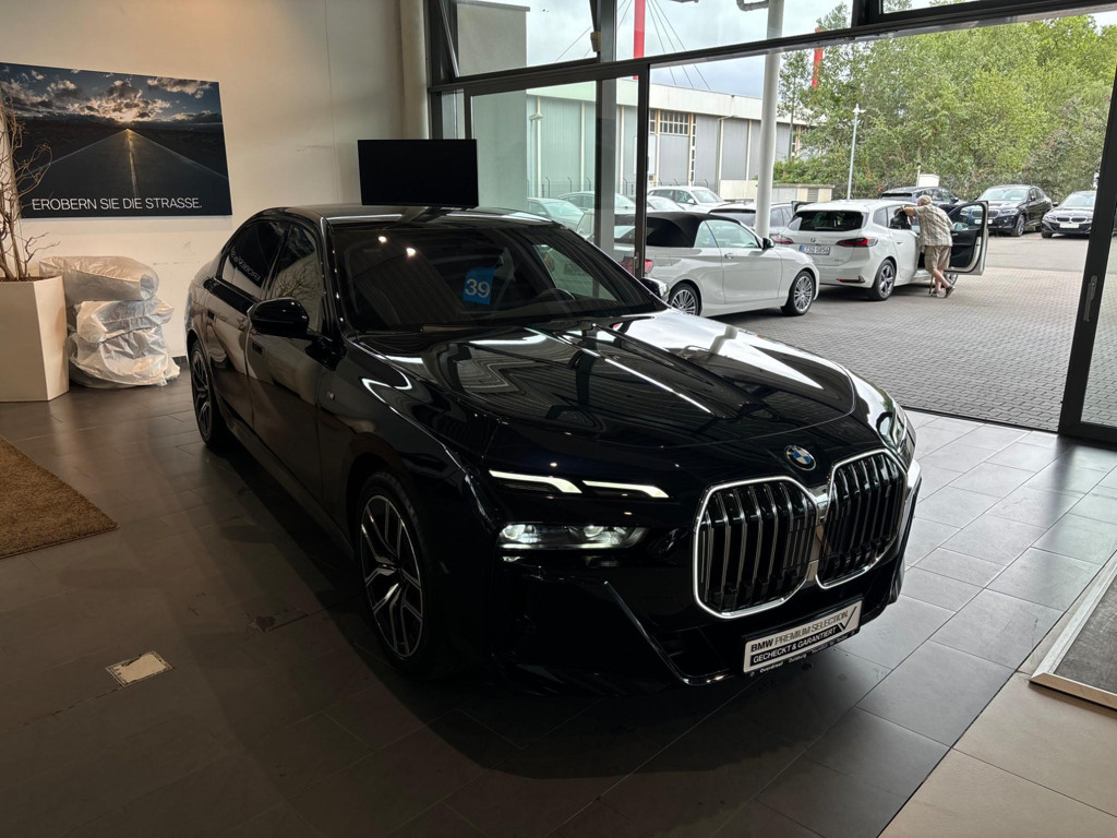 BMW i7