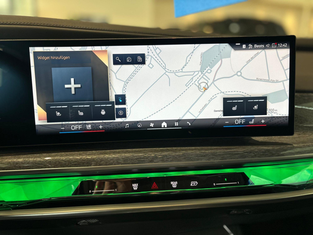 BMW i7