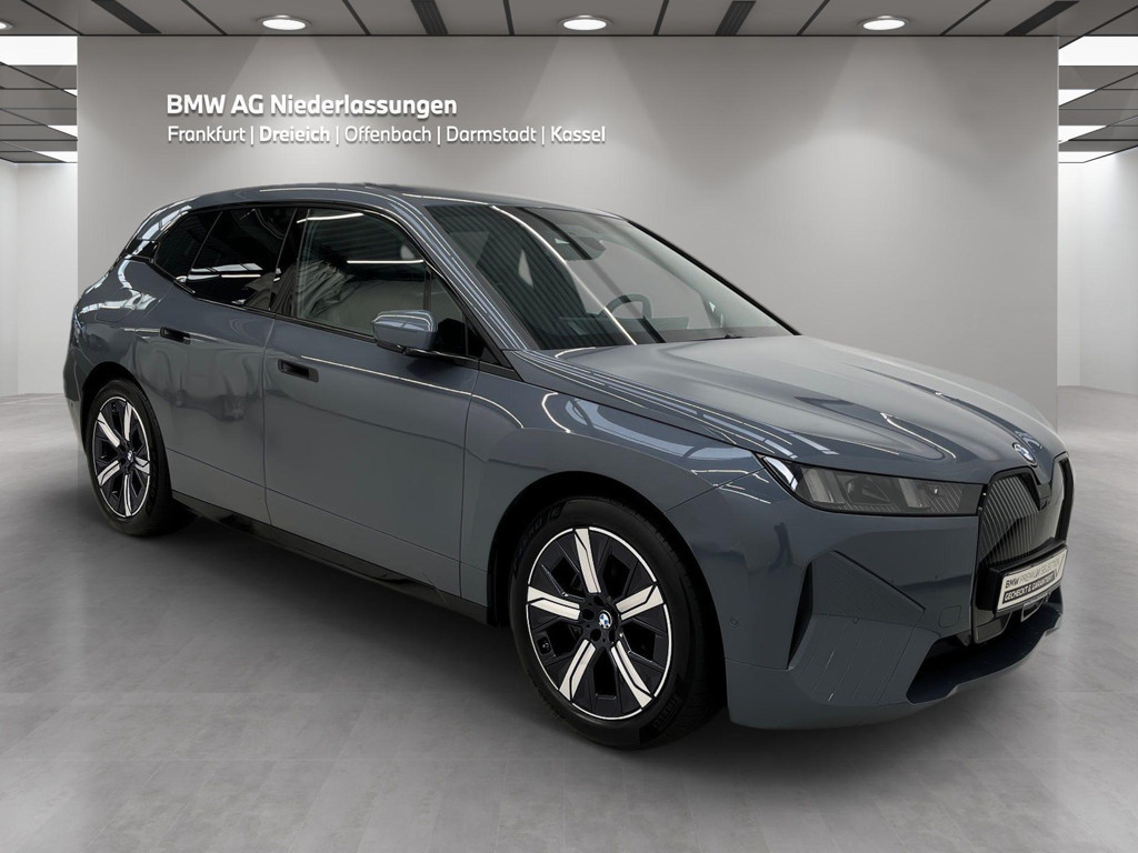BMW iX