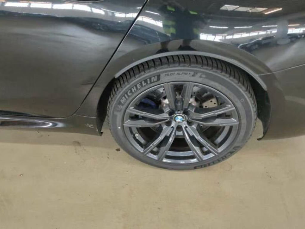 BMW M8