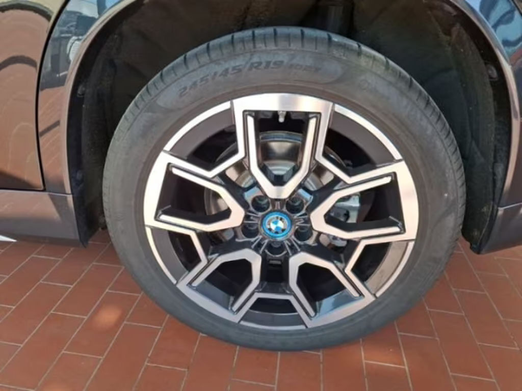 BMW iX1