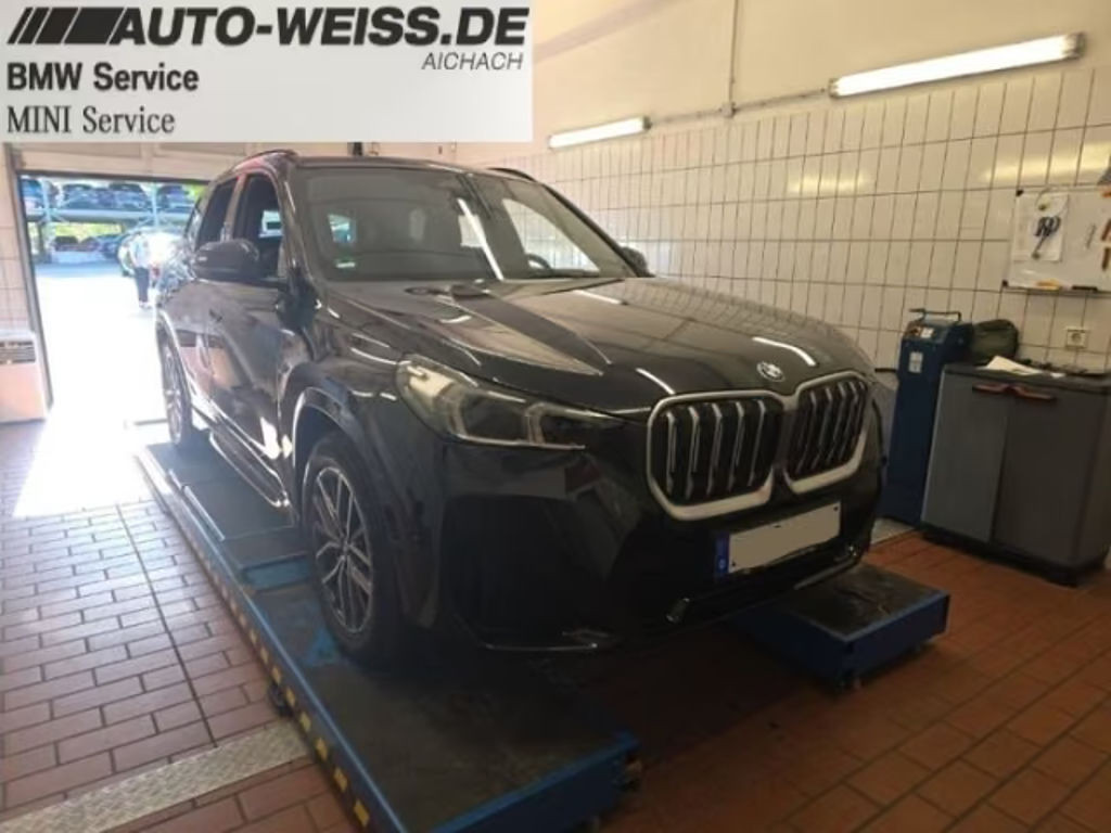 BMW iX1