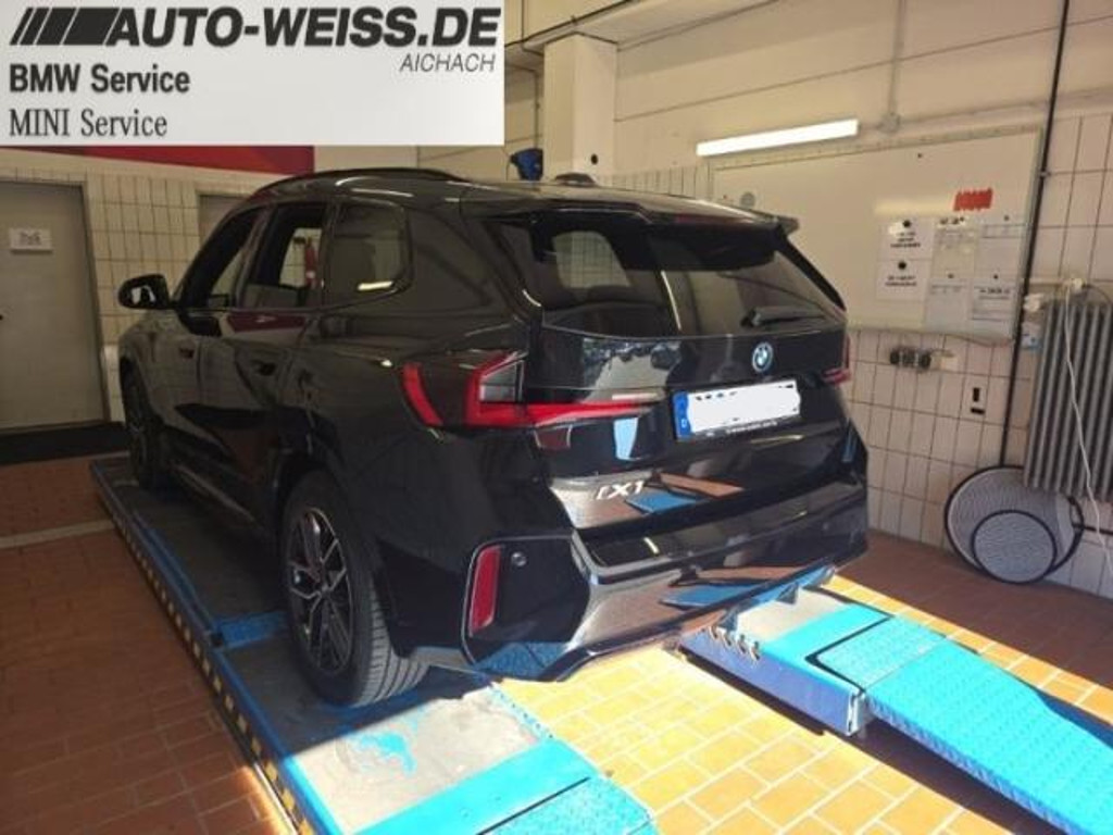 BMW iX1