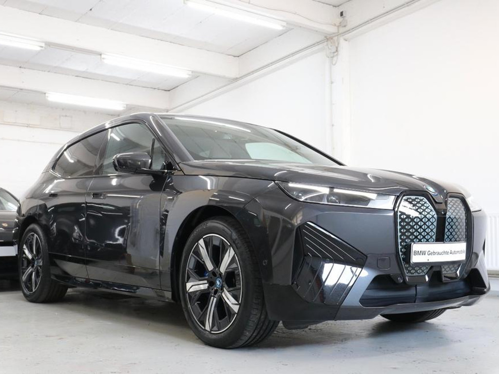 BMW iX