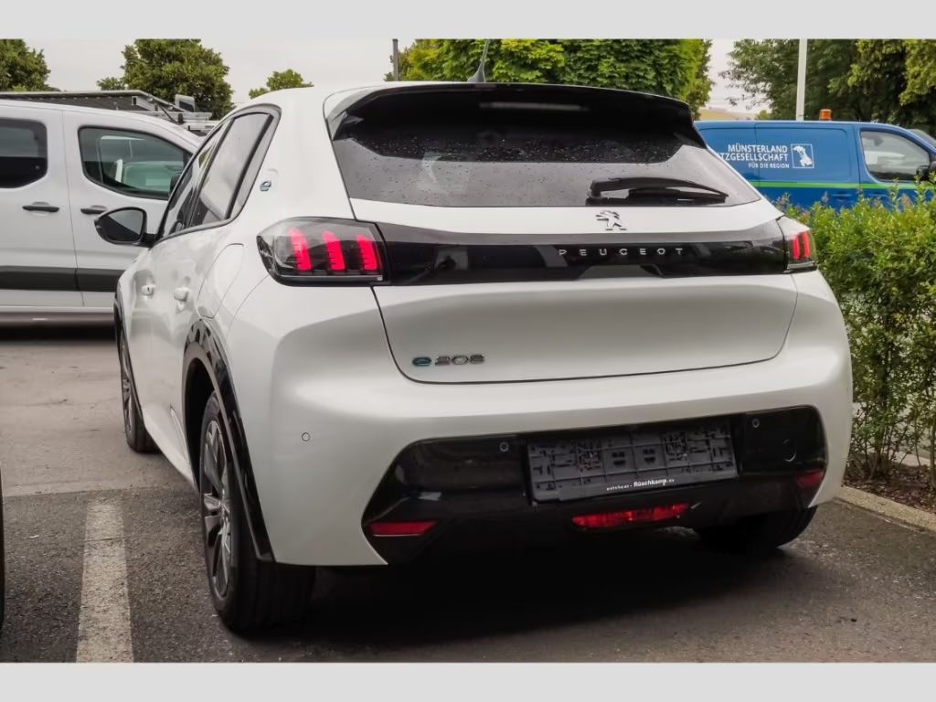 Peugeot e-208