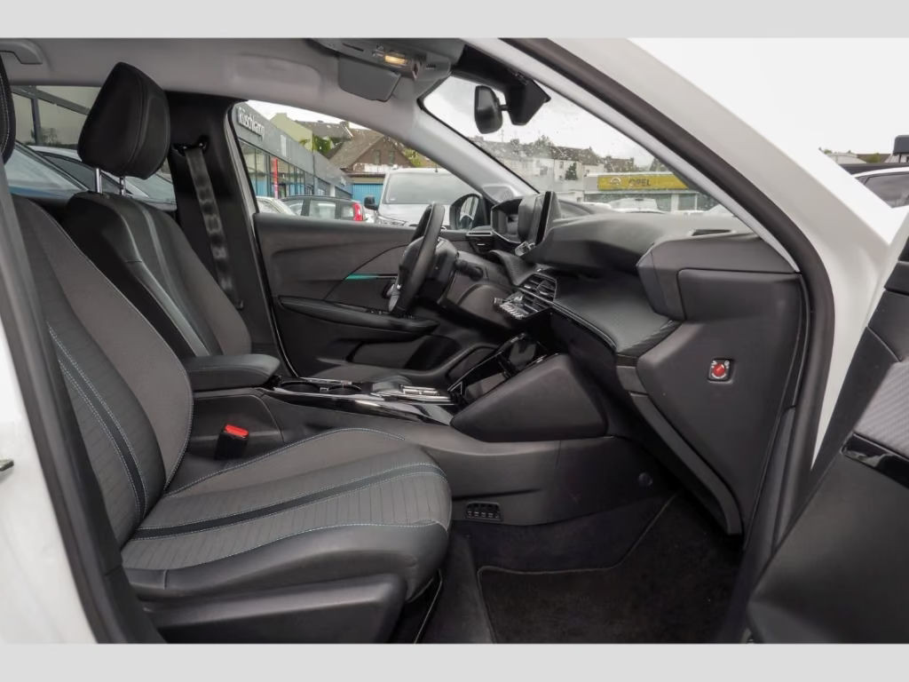 Peugeot e-208