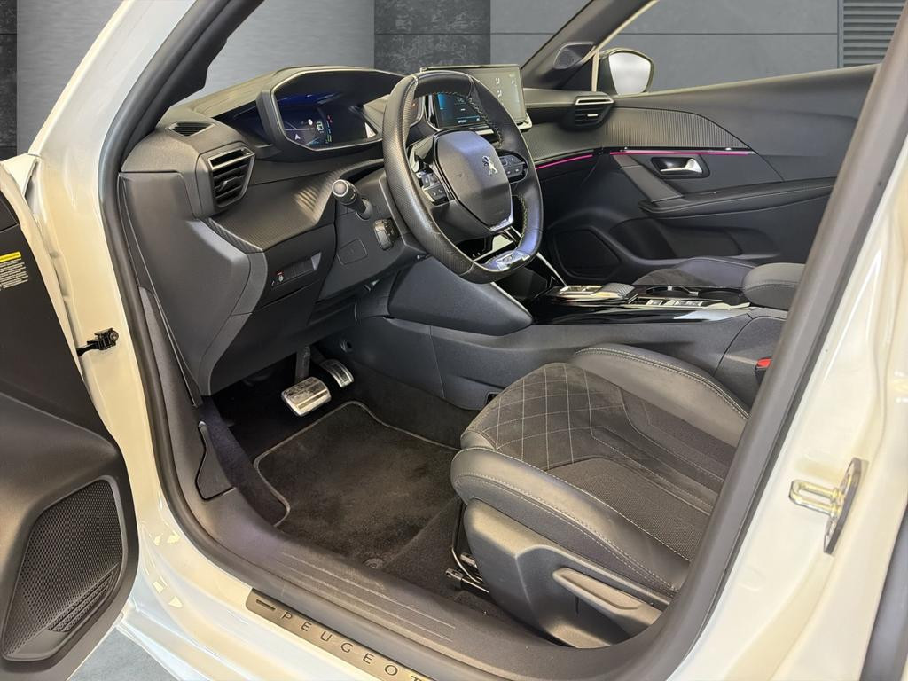 Peugeot e-208