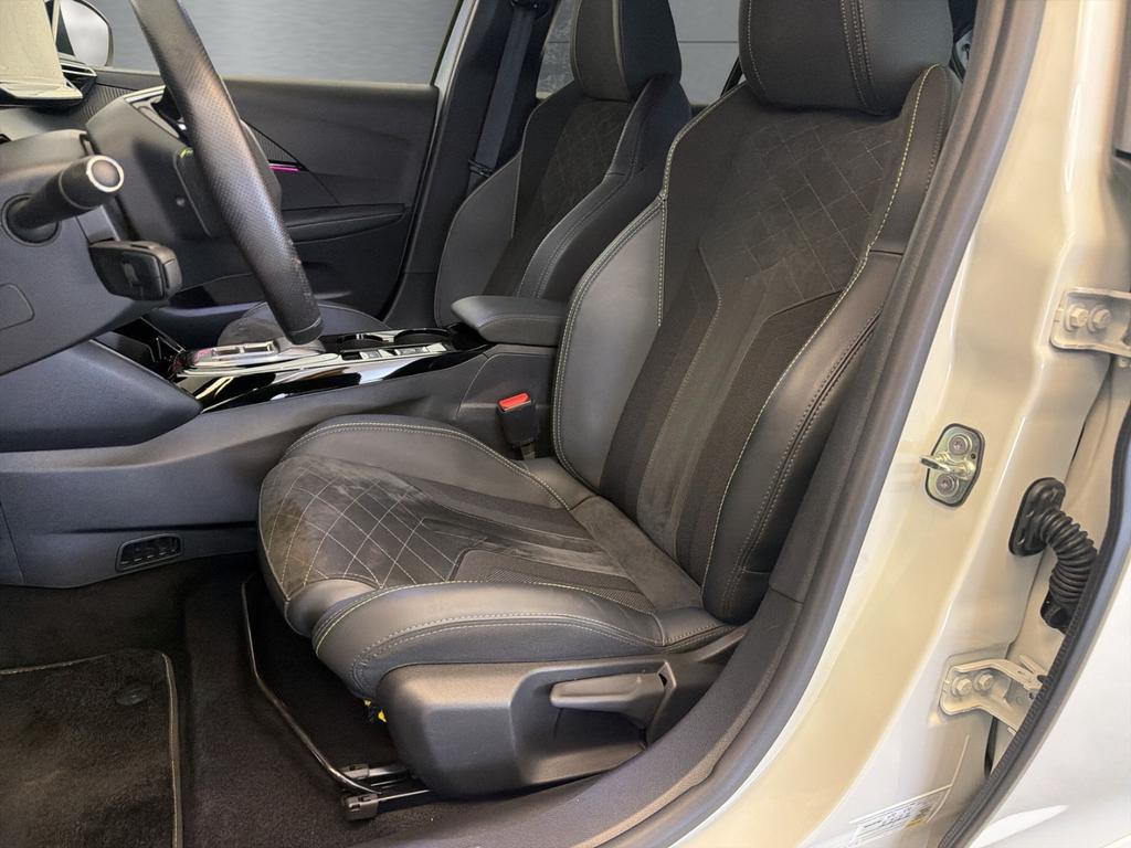Peugeot e-208