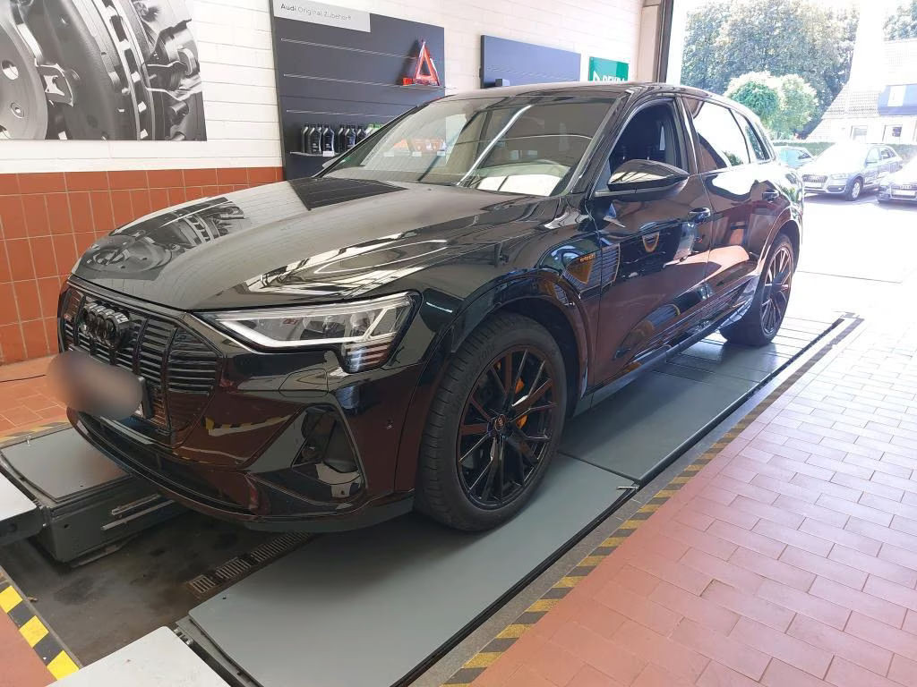 Audi e-tron Black Edition S-Line 55