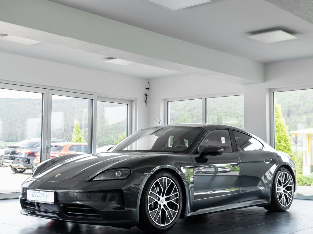 Porsche Taycan Luft/Pano/HeadUp/Abstand