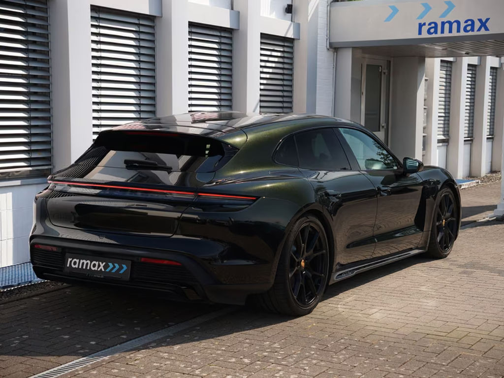 Porsche Taycan GTS Sport Turismo