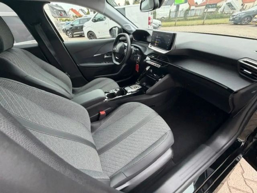 Peugeot e-208