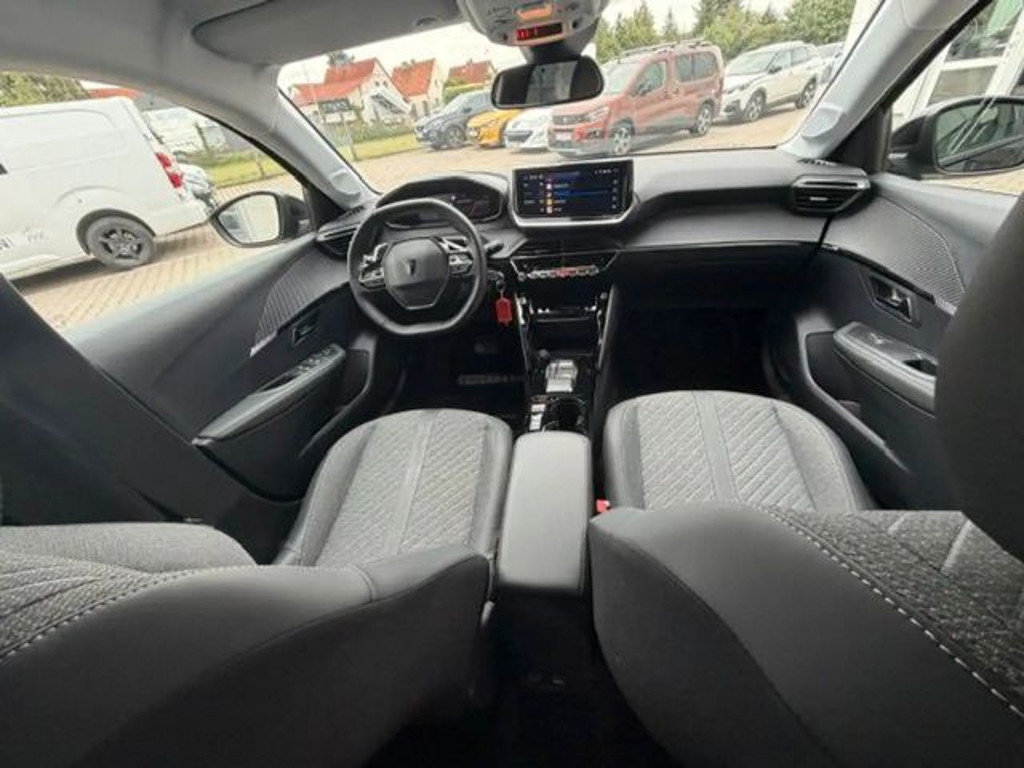 Peugeot e-208
