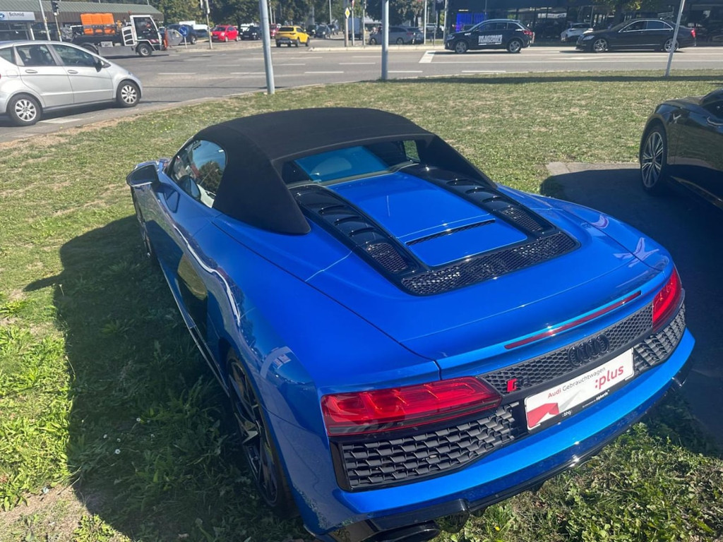 Audi R8