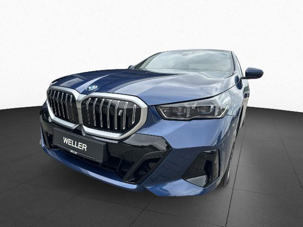 BMW i5 Sedan