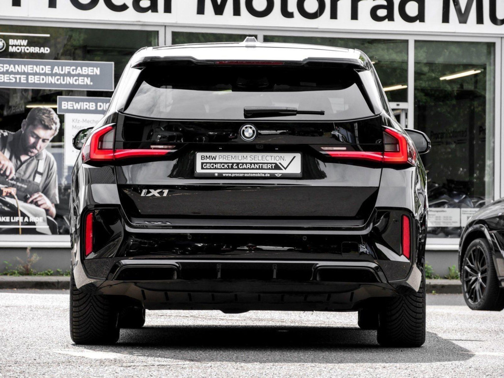 BMW iX1