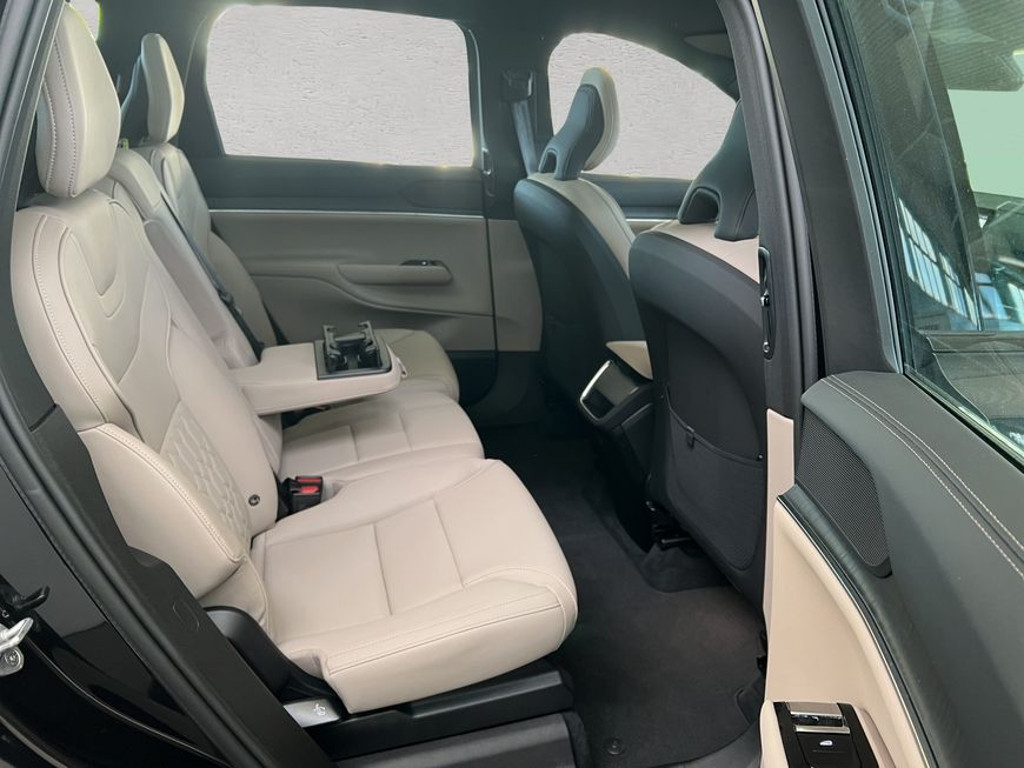 Volvo EX90