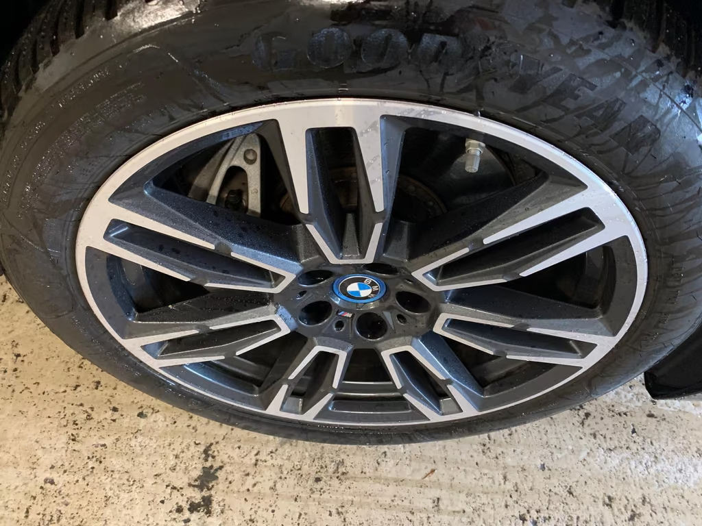 BMW i5