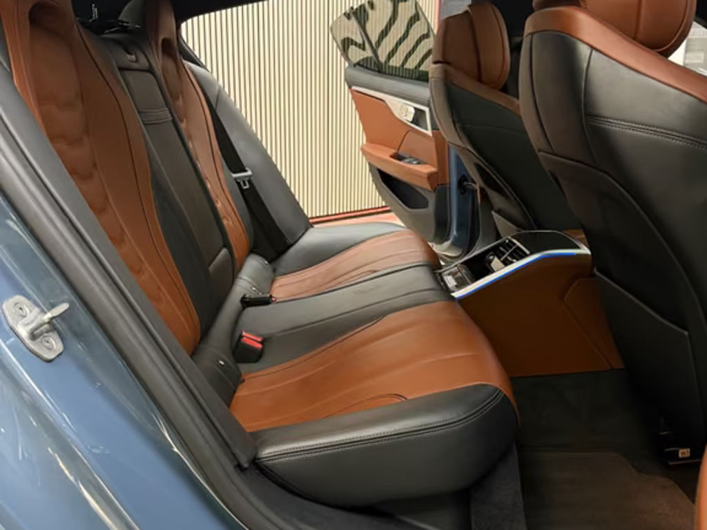 BMW M850
