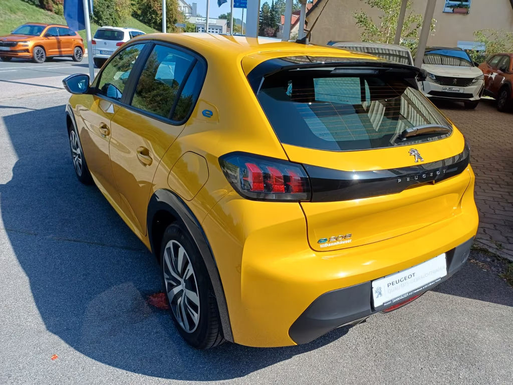Peugeot e-208