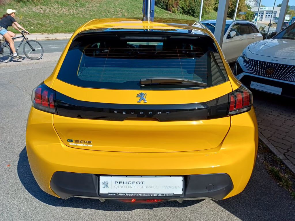 Peugeot e-208
