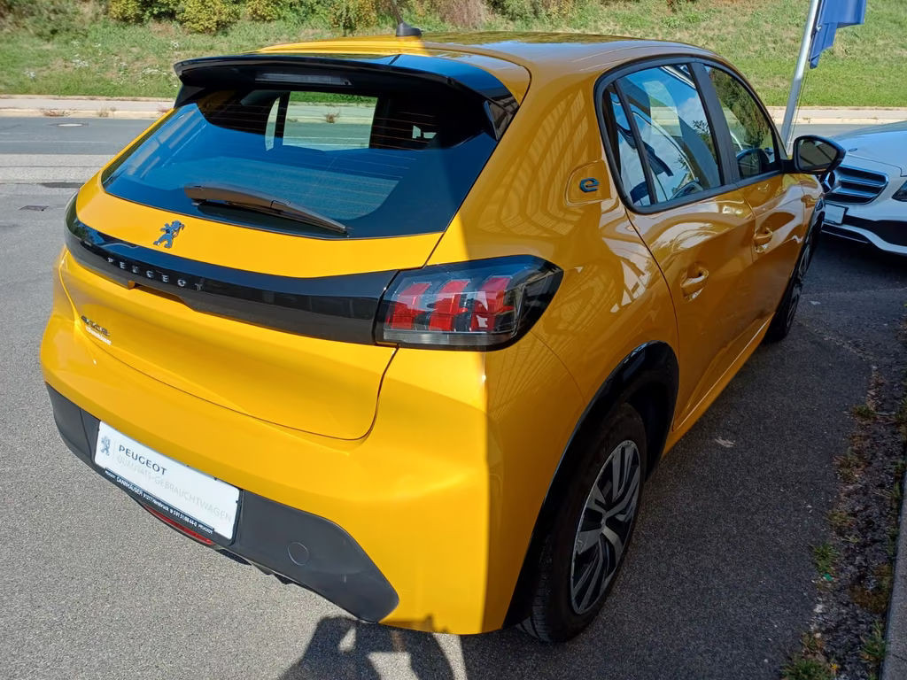 Peugeot e-208