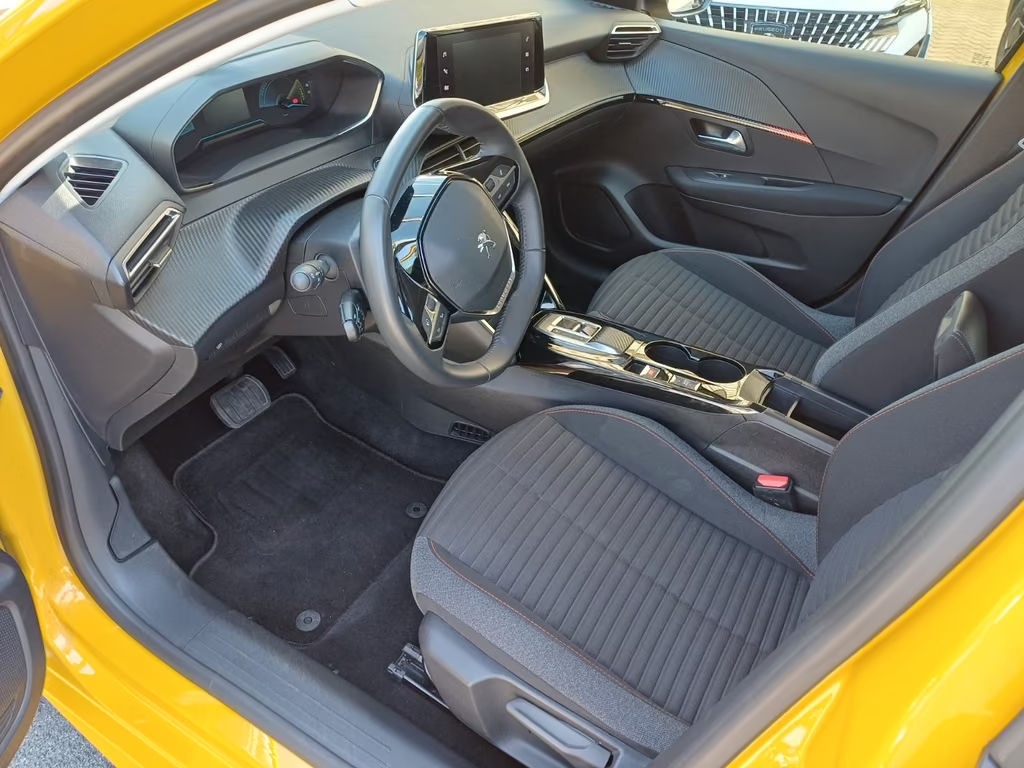 Peugeot e-208