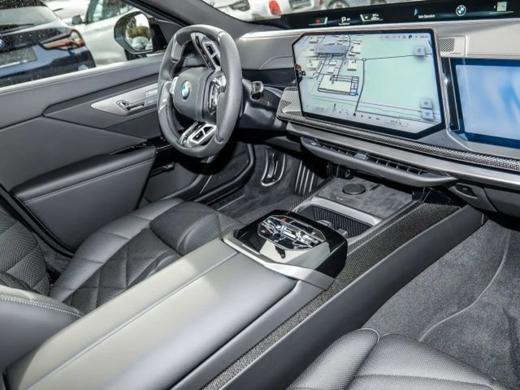 BMW i7