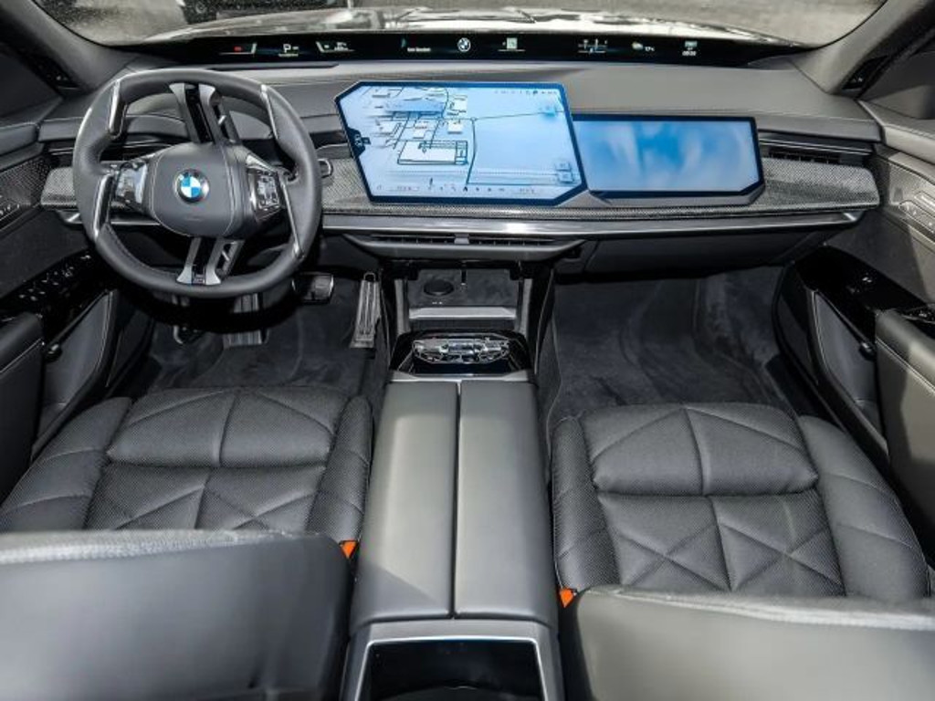 BMW i7