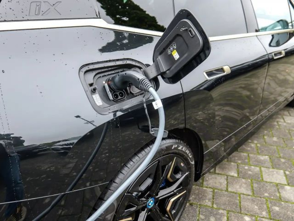 BMW iX