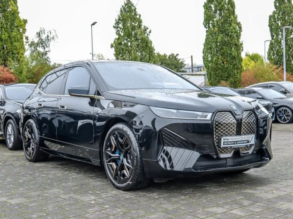 BMW iX