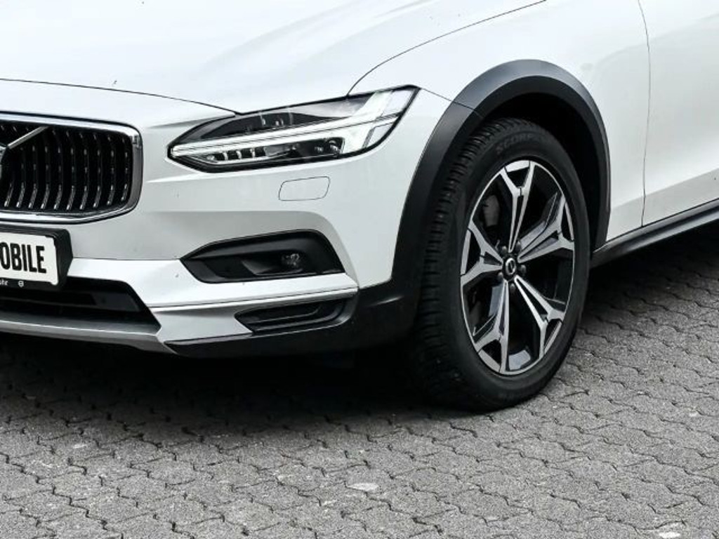 Volvo V90 Cross Country