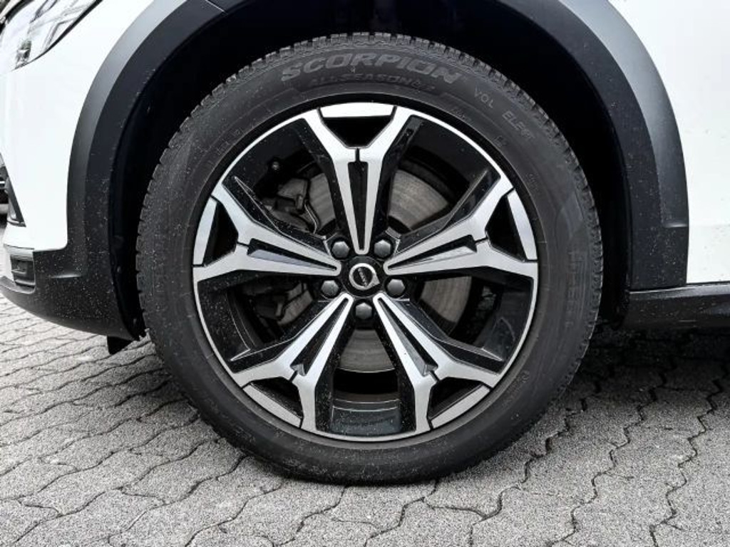 Volvo V90 Cross Country