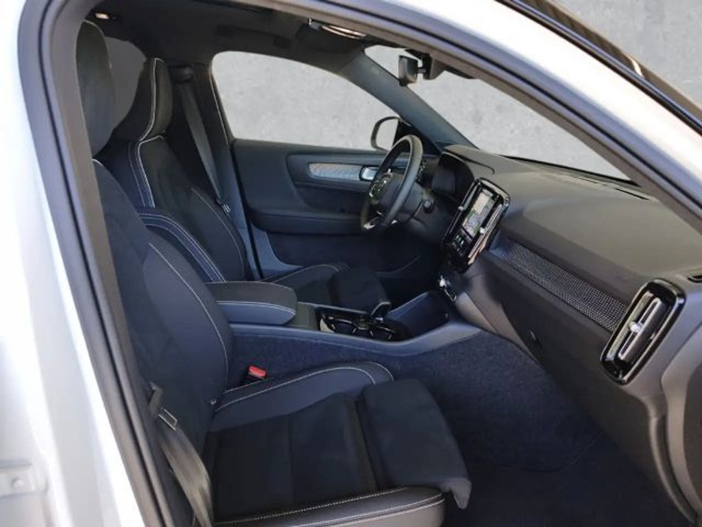 Volvo EX40