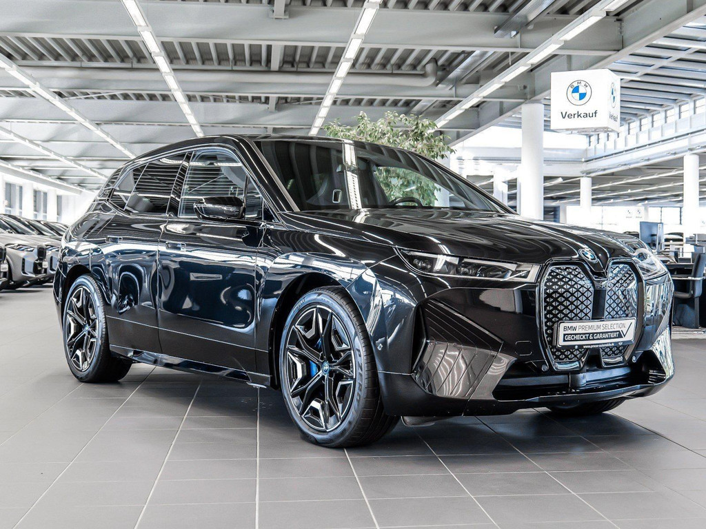 BMW iX