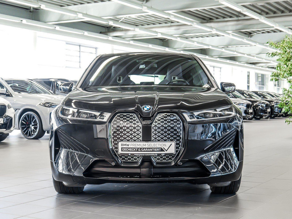 BMW iX