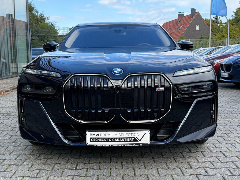 BMW i7