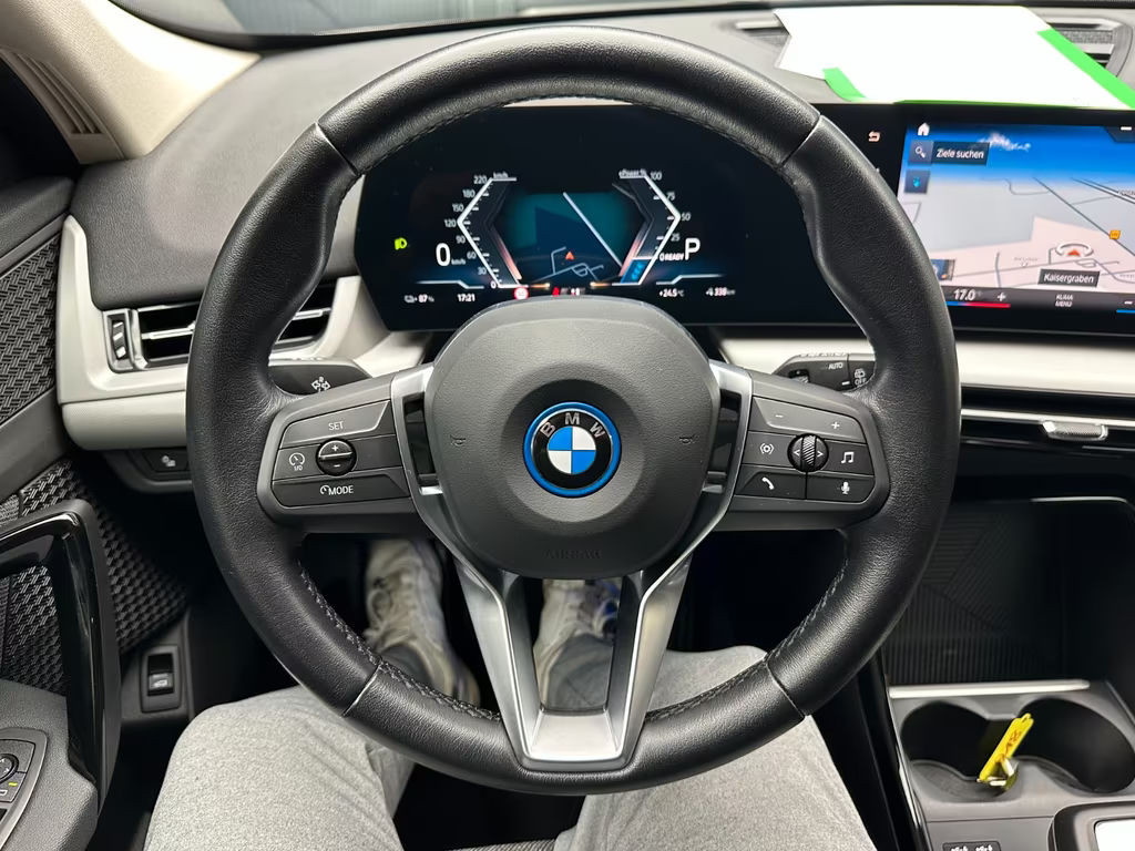 BMW iX1