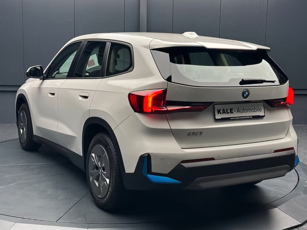 BMW iX1