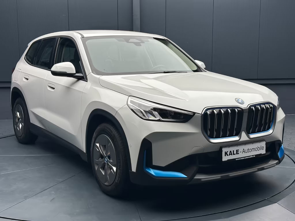 BMW iX1