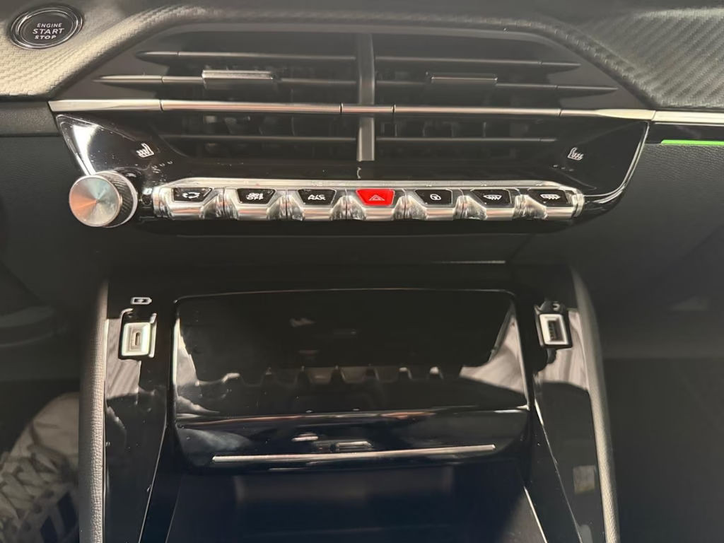 Peugeot e-208