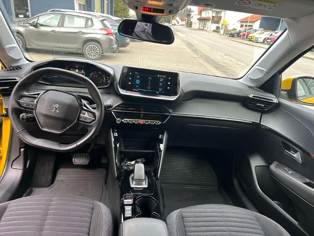 Peugeot e-208