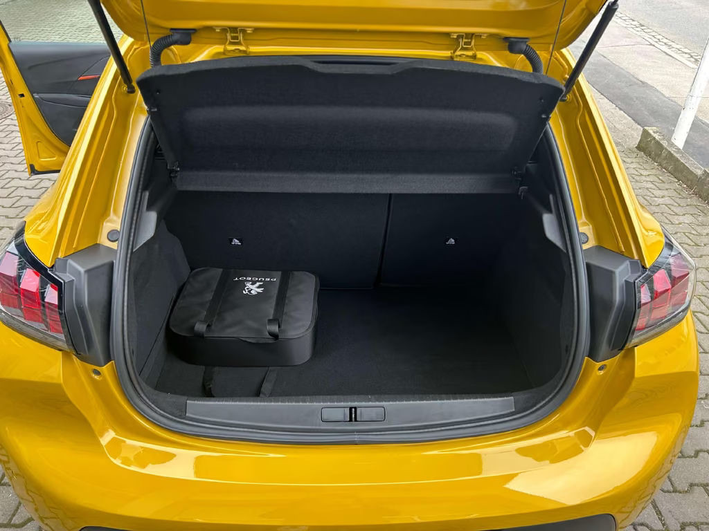 Peugeot e-208