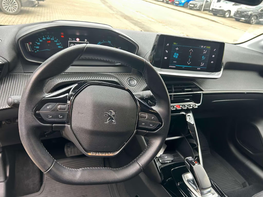Peugeot e-208