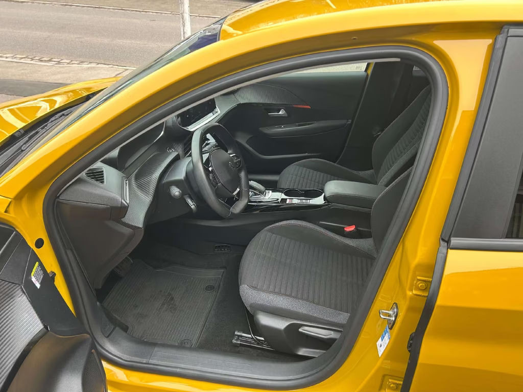 Peugeot e-208