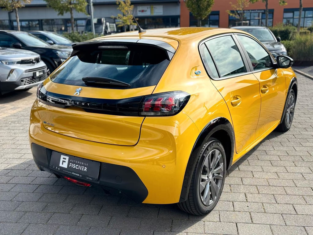 Peugeot e-208