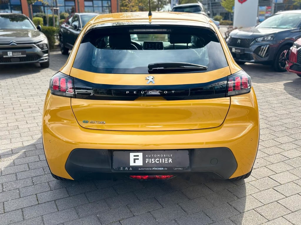 Peugeot e-208