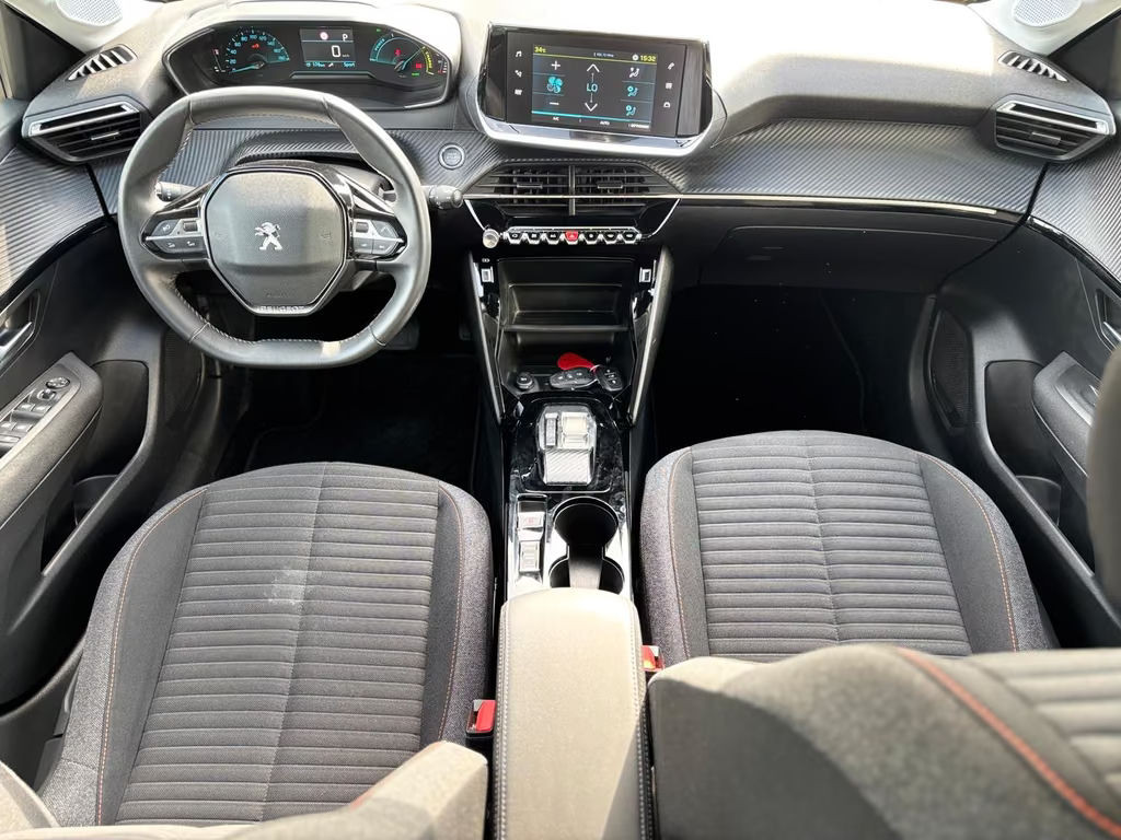 Peugeot e-208