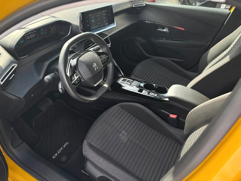 Peugeot e-208