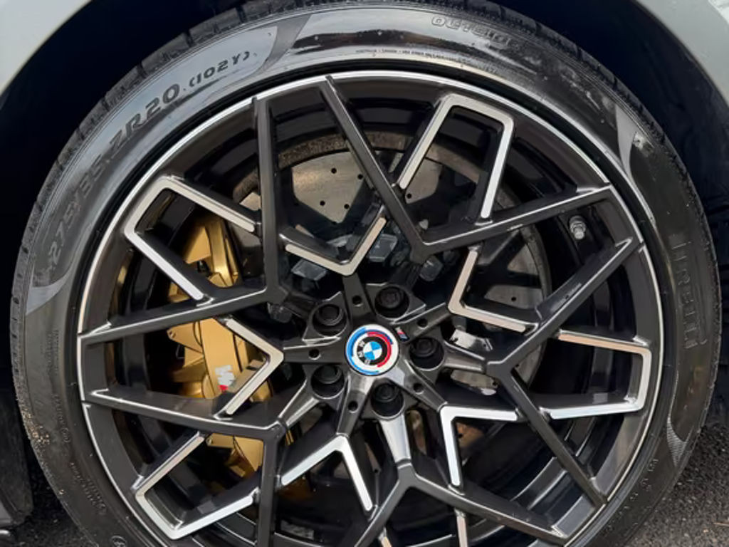 BMW M8
